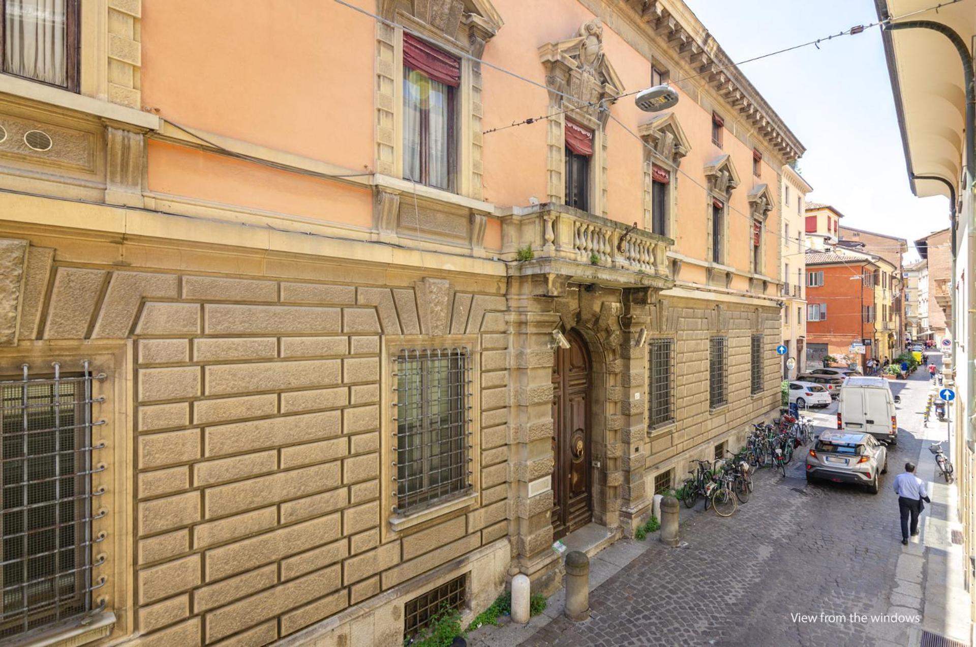 Goito Luxury Apartment, In The Historical Center Болоня Екстериор снимка