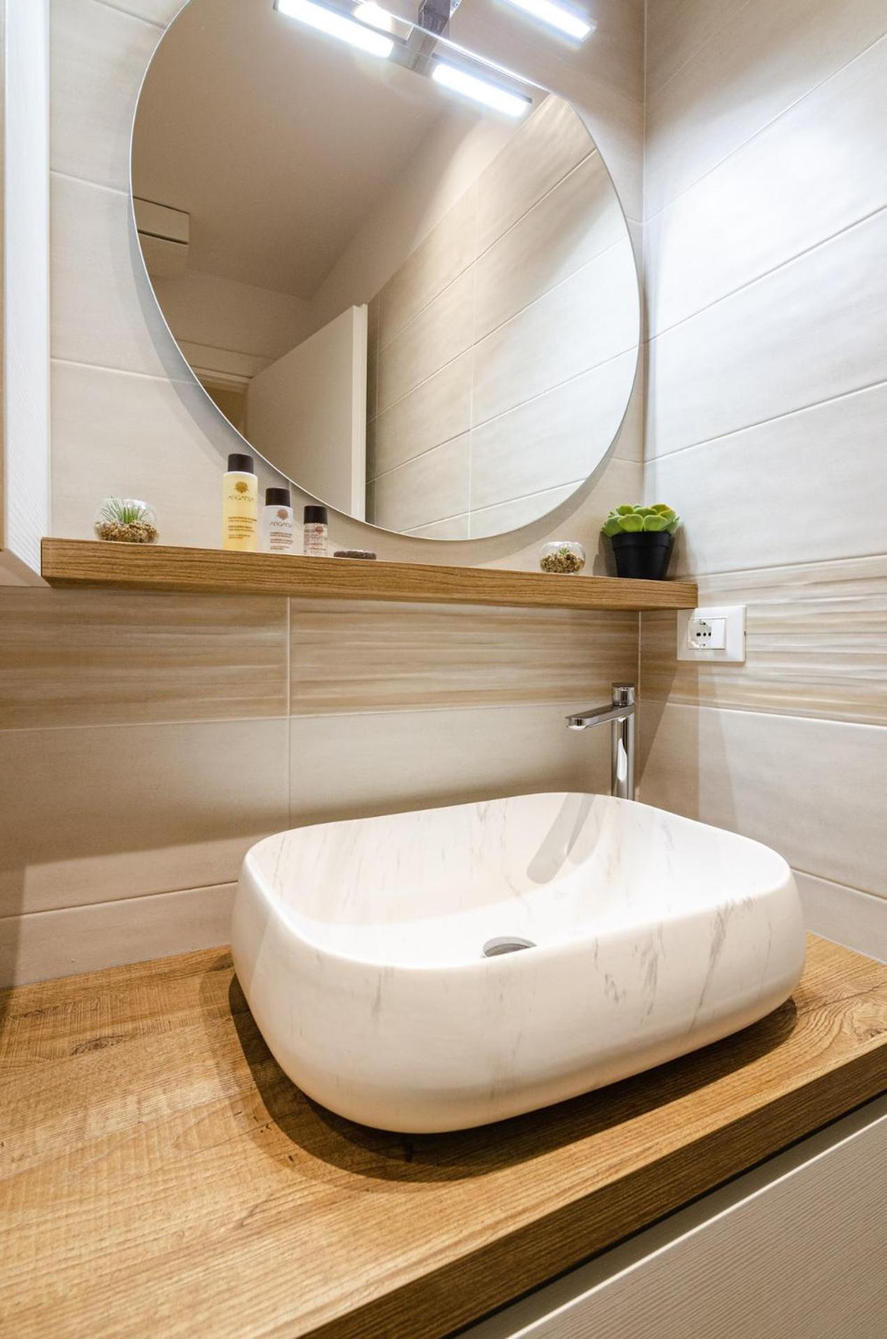 Goito Luxury Apartment, In The Historical Center Болоня Екстериор снимка